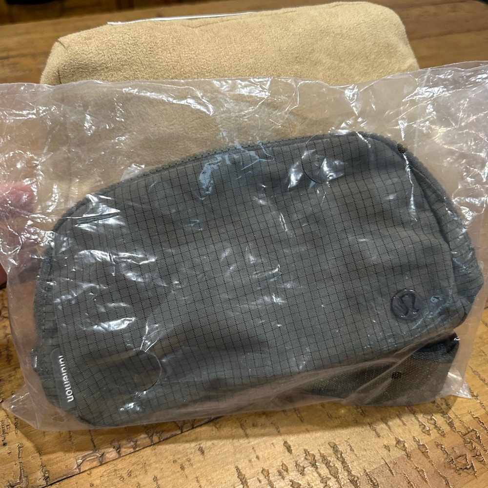 NWT Lululemon Everywhere Belt Bag - Cobn/blk